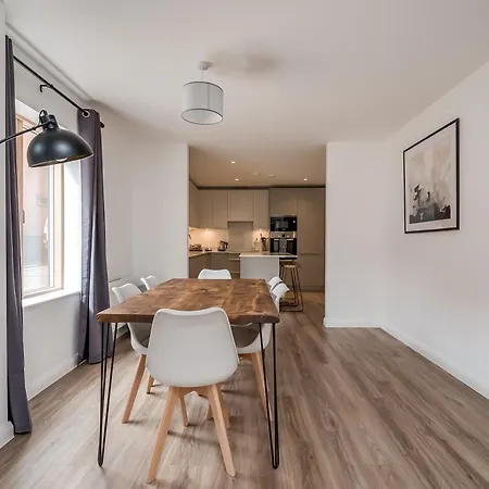 Premium Corporate & Family-Friendly Apartment In Belfast Exterior photo